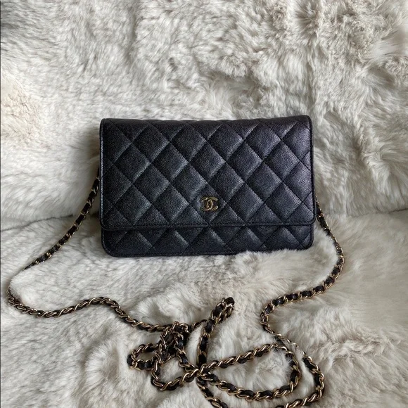 SOLD Chanel wallet on chain in iridescent caviar - Picture 1 of 14